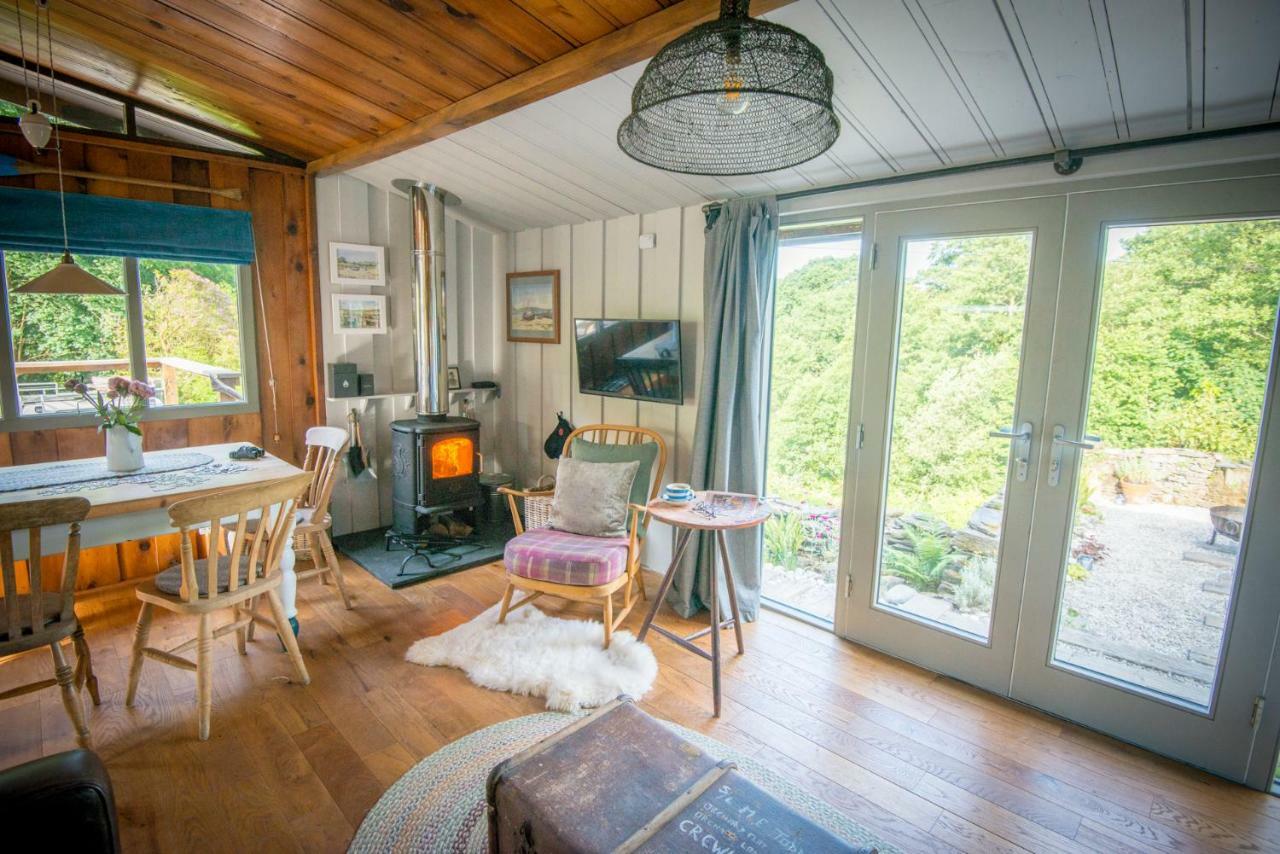 Little Kestrel Cabin Pennal Экстерьер фото